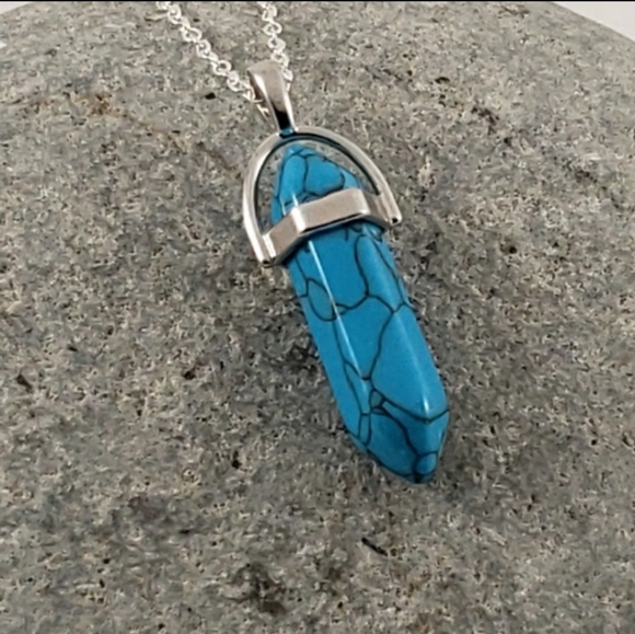 Turquoise Crystal Pendant & SS Chain - Picture 5 of 5